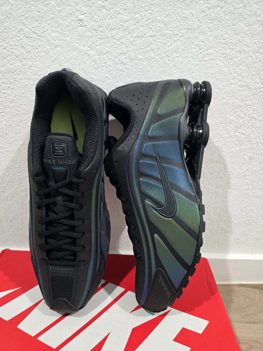 Nike Men’s Black Iridescent Shox Running Shoes